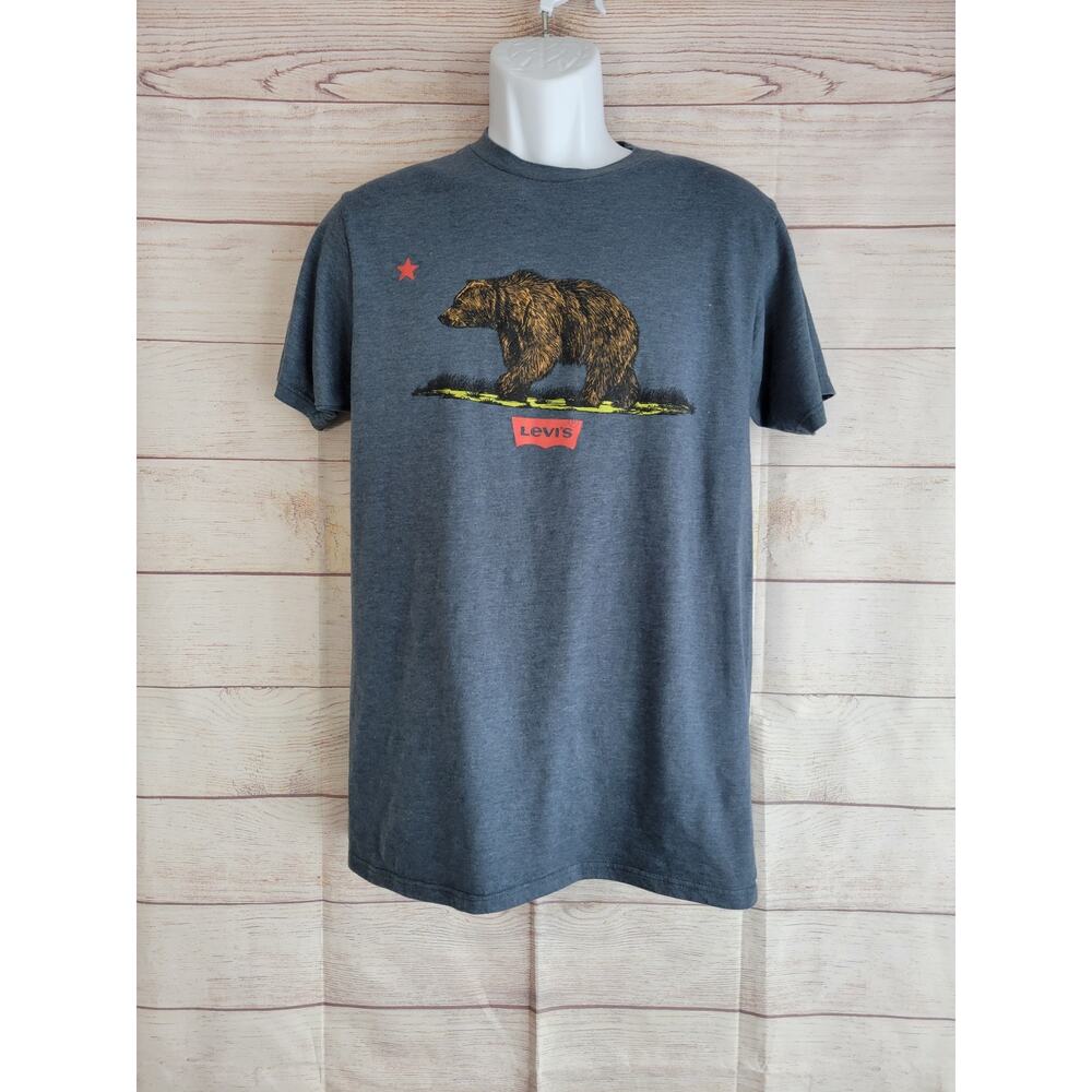 Levi’s T Shirt Size Med Bear Graphic Logo EUC